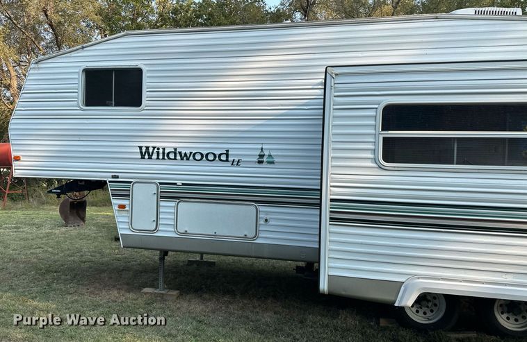 image for item ER8037 2002 Forest River Wildwood LE camper