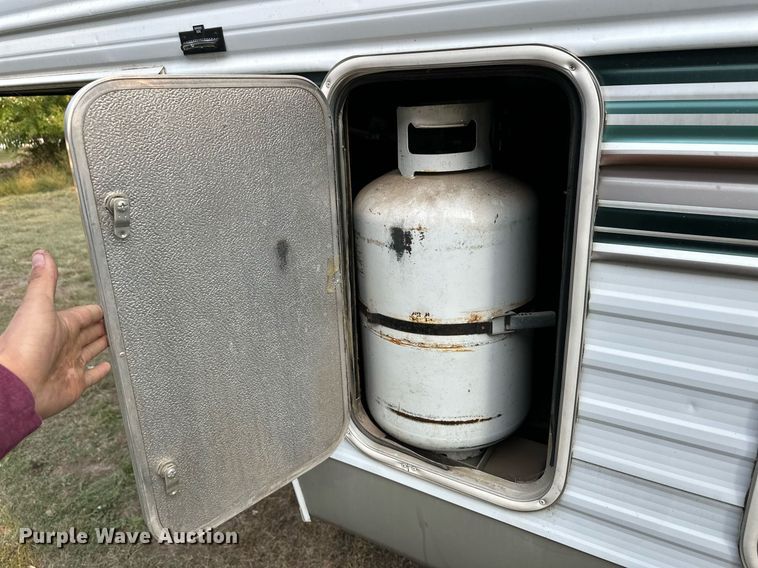 image for item ER8037 2002 Forest River Wildwood LE camper