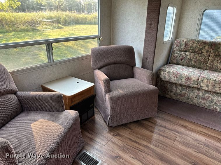 image for item ER8037 2002 Forest River Wildwood LE camper