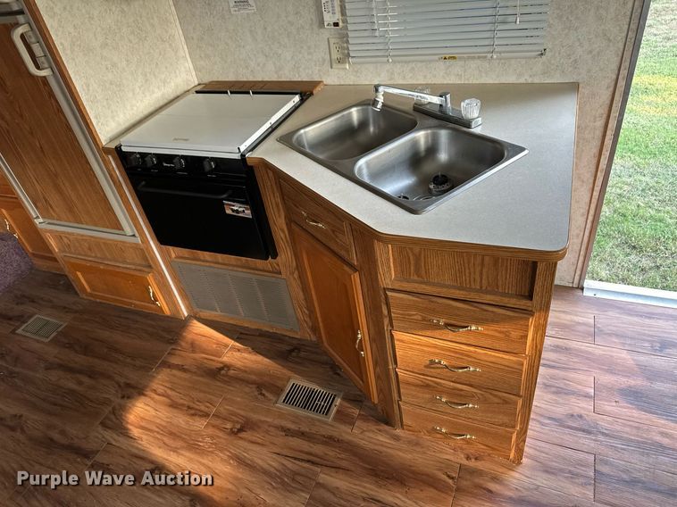 image for item ER8037 2002 Forest River Wildwood LE camper