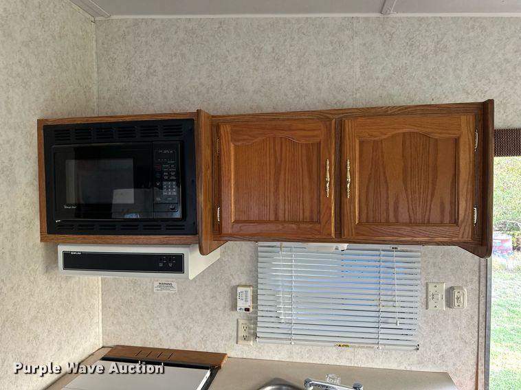 image for item ER8037 2002 Forest River Wildwood LE camper