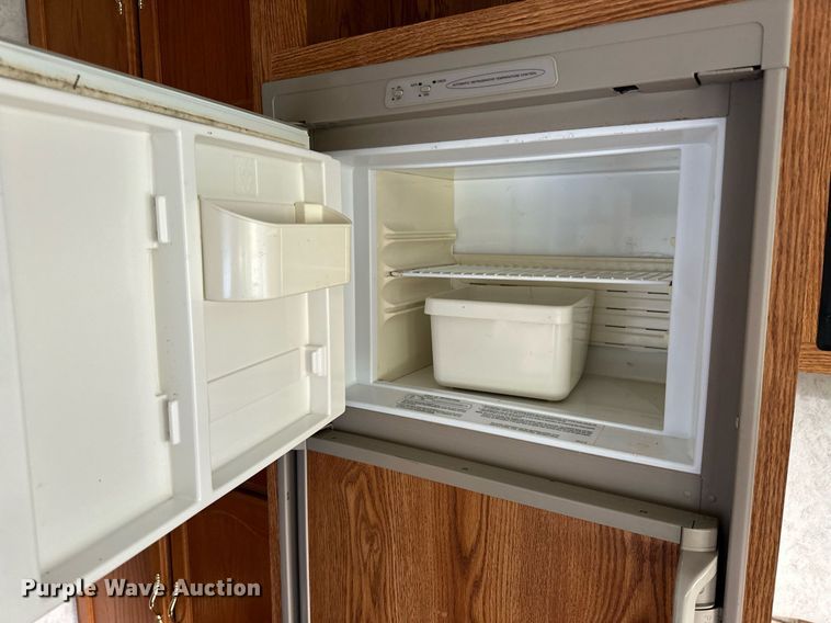 image for item ER8037 2002 Forest River Wildwood LE camper