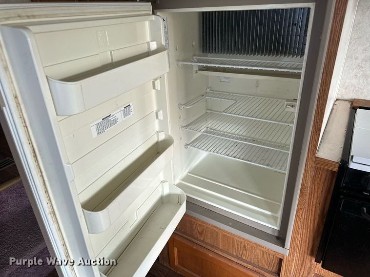 image for item ER8037 2002 Forest River Wildwood LE camper