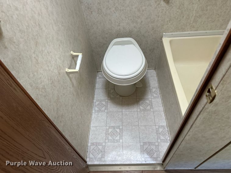 image for item ER8037 2002 Forest River Wildwood LE camper