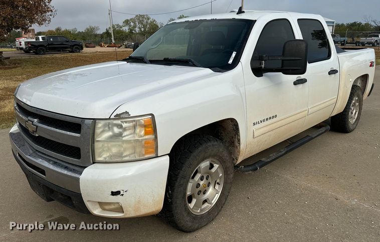 image for item IE9128 2011 Chevrolet  Silverado 1500 Crew Cab pickup truck