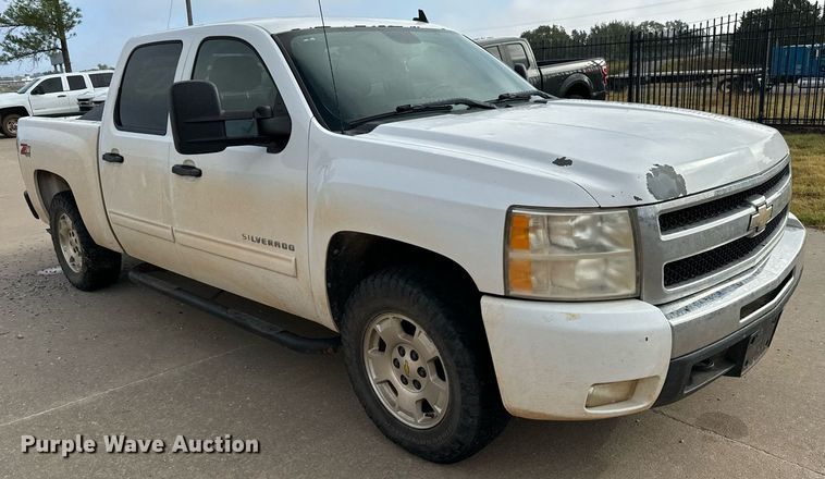 image for item IE9128 2011 Chevrolet  Silverado 1500 Crew Cab pickup truck