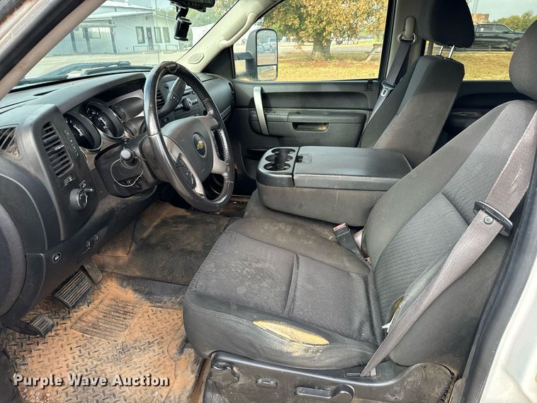 image for item IE9128 2011 Chevrolet  Silverado 1500 Crew Cab pickup truck