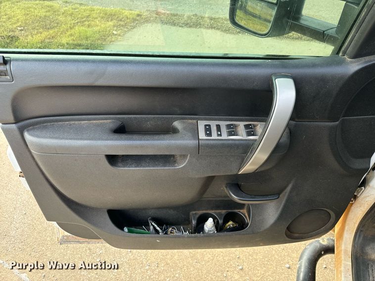 image for item IE9128 2011 Chevrolet  Silverado 1500 Crew Cab pickup truck