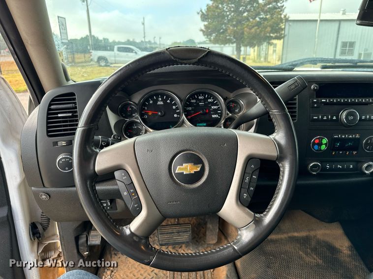 image for item IE9128 2011 Chevrolet  Silverado 1500 Crew Cab pickup truck