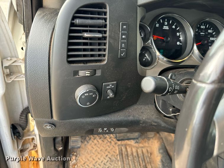 image for item IE9128 2011 Chevrolet  Silverado 1500 Crew Cab pickup truck