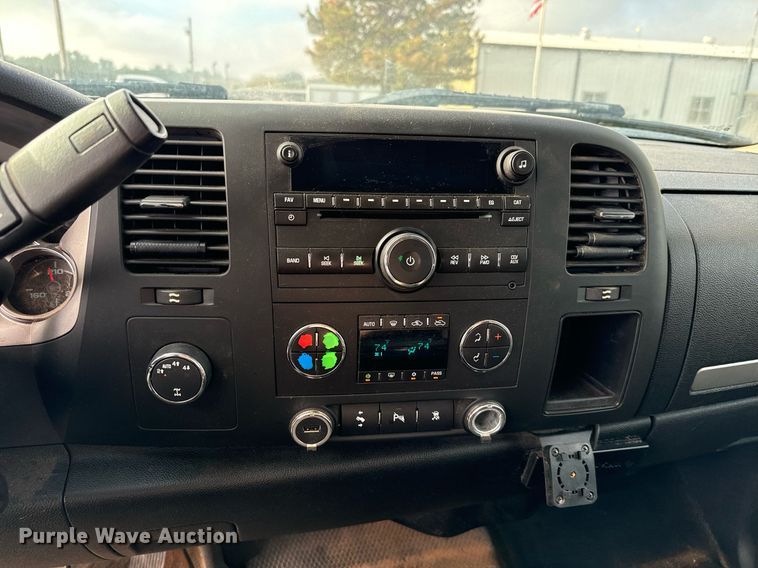 image for item IE9128 2011 Chevrolet  Silverado 1500 Crew Cab pickup truck