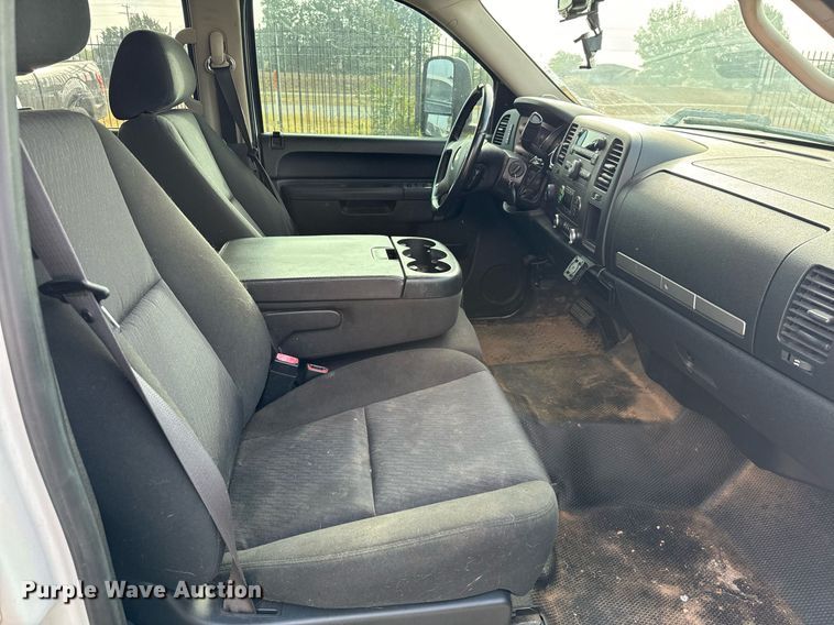 image for item IE9128 2011 Chevrolet  Silverado 1500 Crew Cab pickup truck