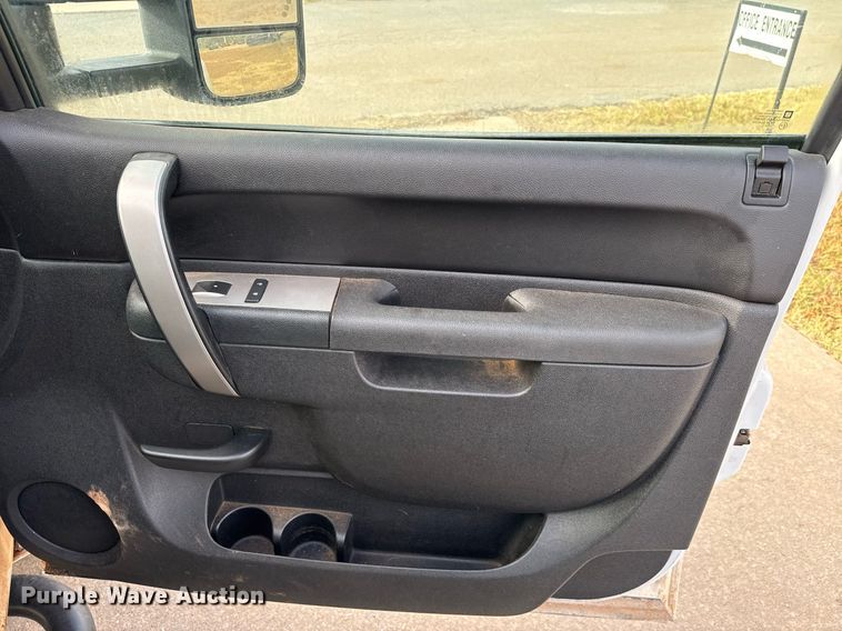 image for item IE9128 2011 Chevrolet  Silverado 1500 Crew Cab pickup truck