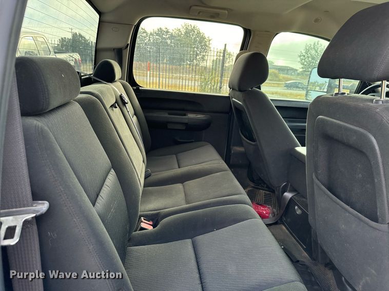 image for item IE9128 2011 Chevrolet  Silverado 1500 Crew Cab pickup truck