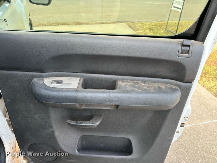 image for item IE9128 2011 Chevrolet  Silverado 1500 Crew Cab pickup truck