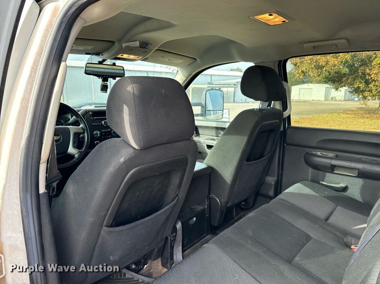 image for item IE9128 2011 Chevrolet  Silverado 1500 Crew Cab pickup truck