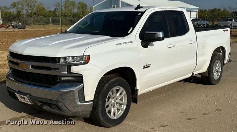 image for item IE9129 2019 Chevrolet  Silverado 1500 Double Cab pickup truck