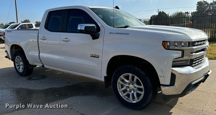 image for item IE9129 2019 Chevrolet  Silverado 1500 Double Cab pickup truck