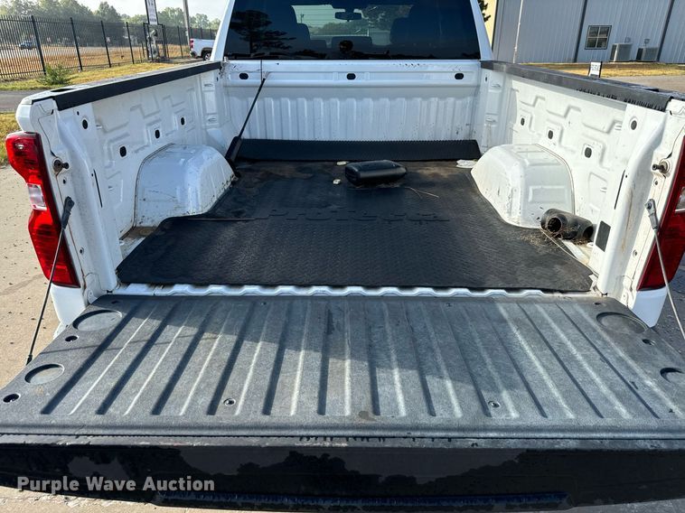 image for item IE9129 2019 Chevrolet  Silverado 1500 Double Cab pickup truck