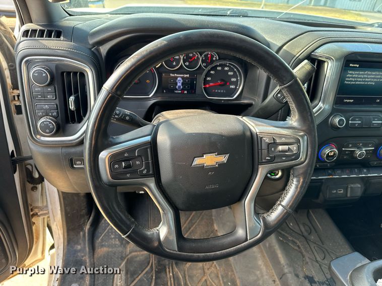 image for item IE9129 2019 Chevrolet  Silverado 1500 Double Cab pickup truck