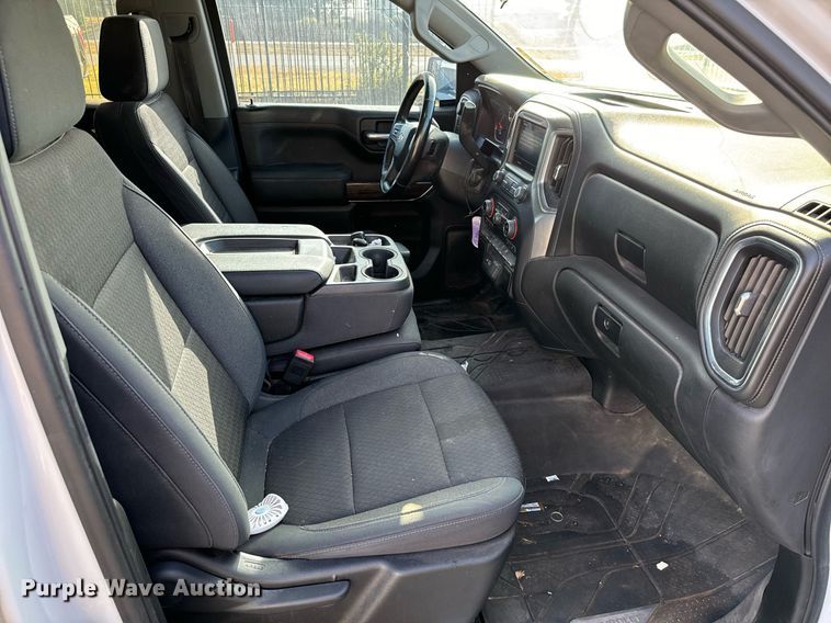 image for item IE9129 2019 Chevrolet  Silverado 1500 Double Cab pickup truck