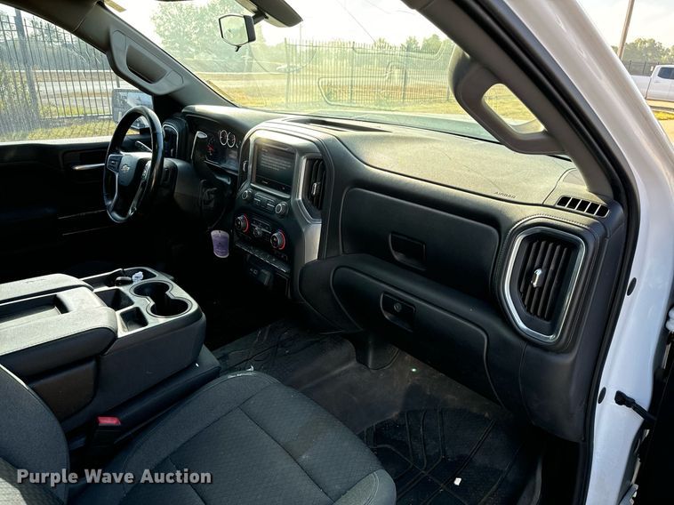 image for item IE9129 2019 Chevrolet  Silverado 1500 Double Cab pickup truck