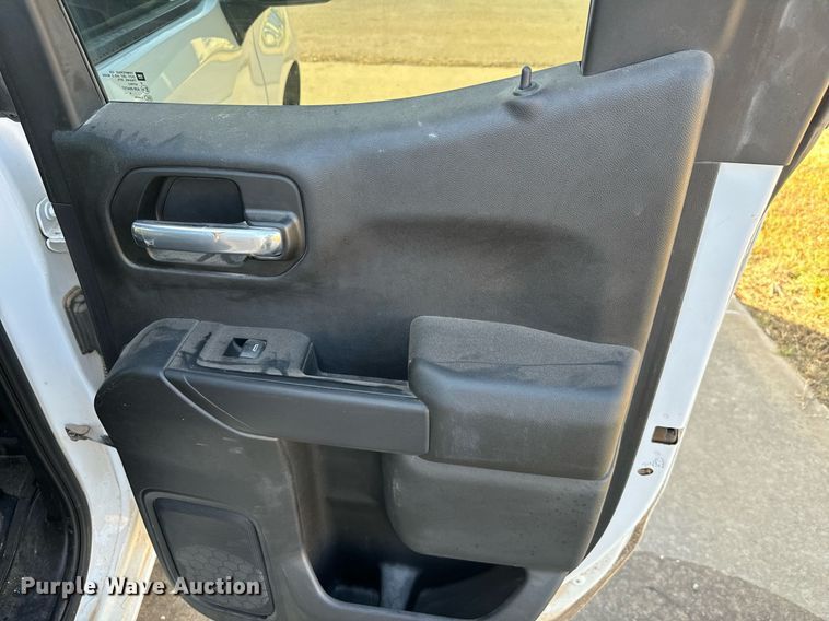 image for item IE9129 2019 Chevrolet  Silverado 1500 Double Cab pickup truck