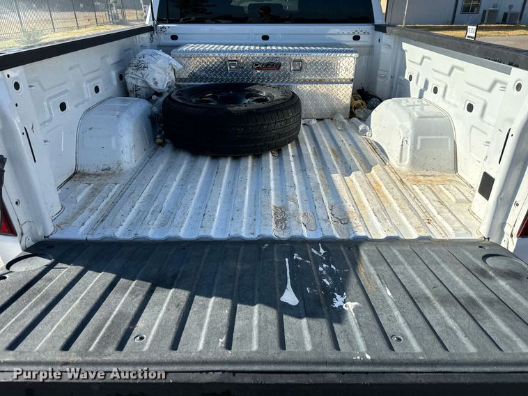 image for item IE9130 2019 Chevrolet Silverado 1500 Double Cab pickup truck