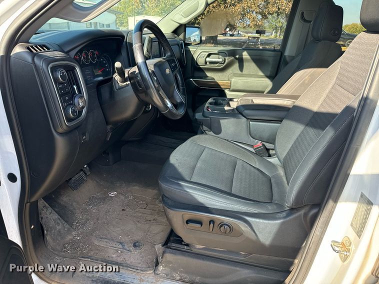 image for item IE9130 2019 Chevrolet Silverado 1500 Double Cab pickup truck