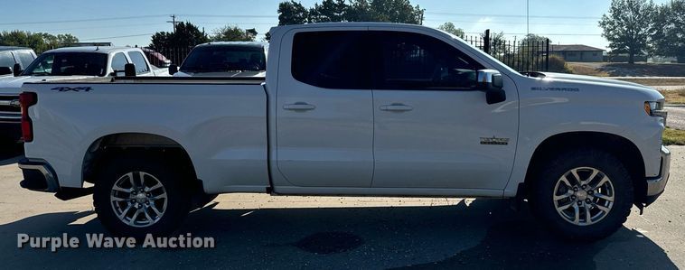 image for item IE9131 2019 Chevrolet  Silverado 1500 Double Cab pickup truck