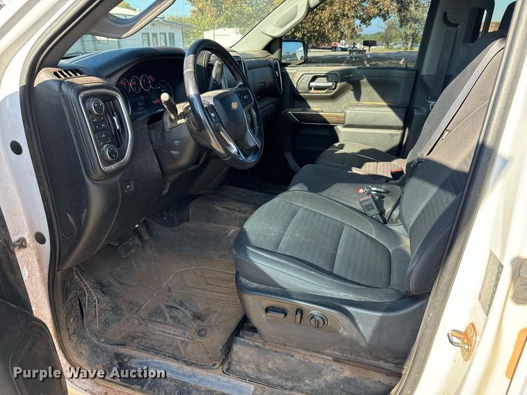 image for item IE9131 2019 Chevrolet  Silverado 1500 Double Cab pickup truck