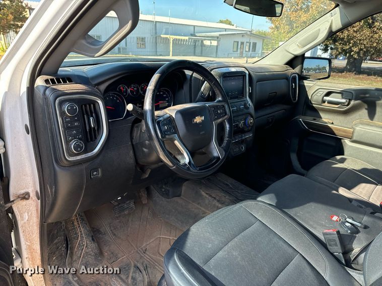 image for item IE9131 2019 Chevrolet  Silverado 1500 Double Cab pickup truck