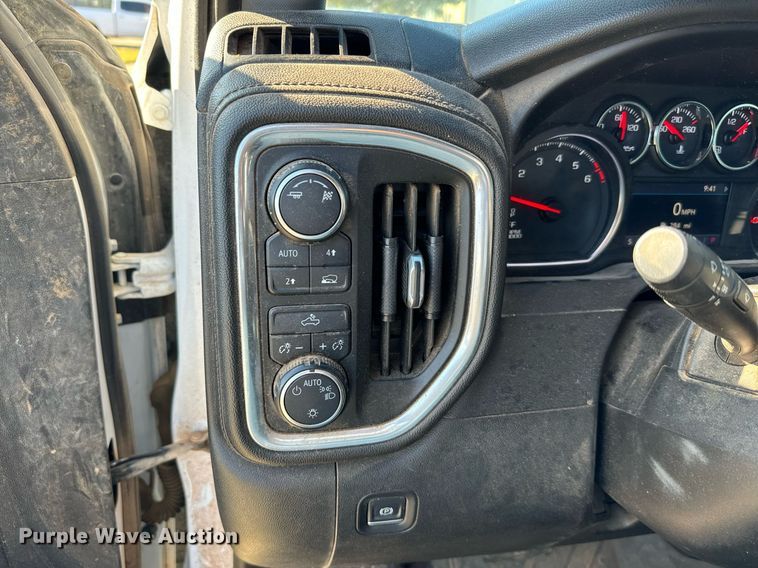 image for item IE9131 2019 Chevrolet  Silverado 1500 Double Cab pickup truck