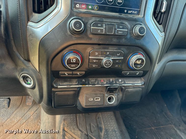 image for item IE9131 2019 Chevrolet  Silverado 1500 Double Cab pickup truck