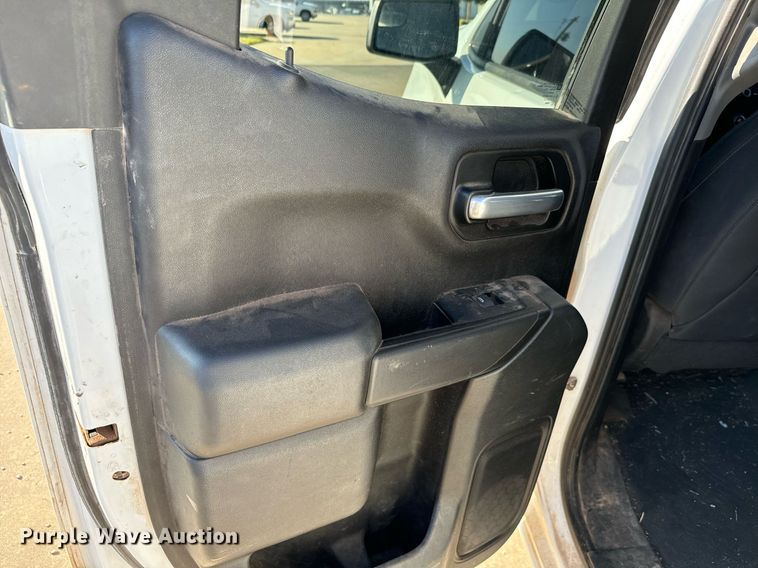 image for item IE9131 2019 Chevrolet  Silverado 1500 Double Cab pickup truck