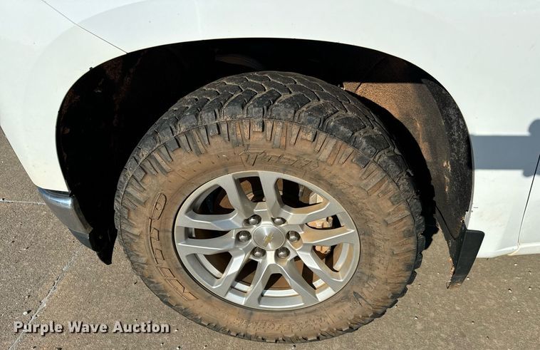 image for item IE9131 2019 Chevrolet  Silverado 1500 Double Cab pickup truck