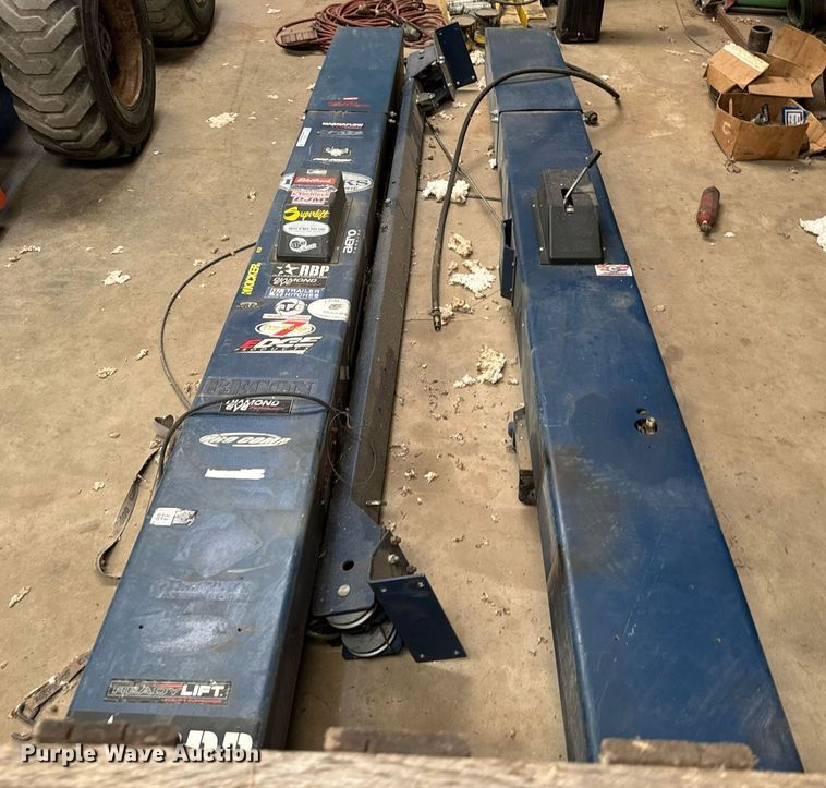 image for item IE9135 Challenger Lifts VS10 automotive lift