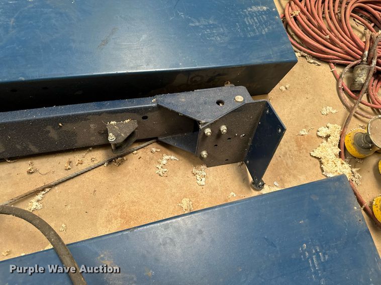 image for item IE9135 Challenger Lifts VS10 automotive lift