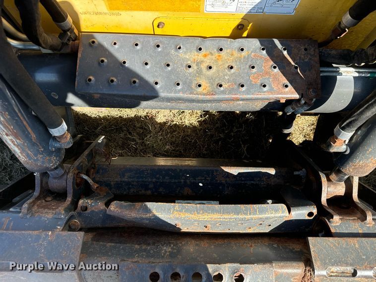 image for item IE9146 2017 New Holland C232 tracked skid steer loader