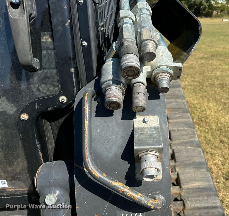 image for item IE9146 2017 New Holland C232 tracked skid steer loader