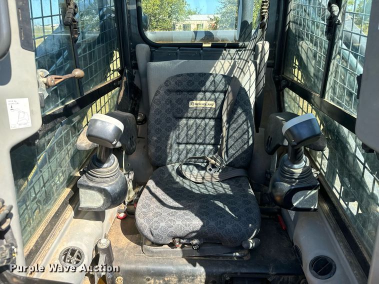 image for item IE9146 2017 New Holland C232 tracked skid steer loader