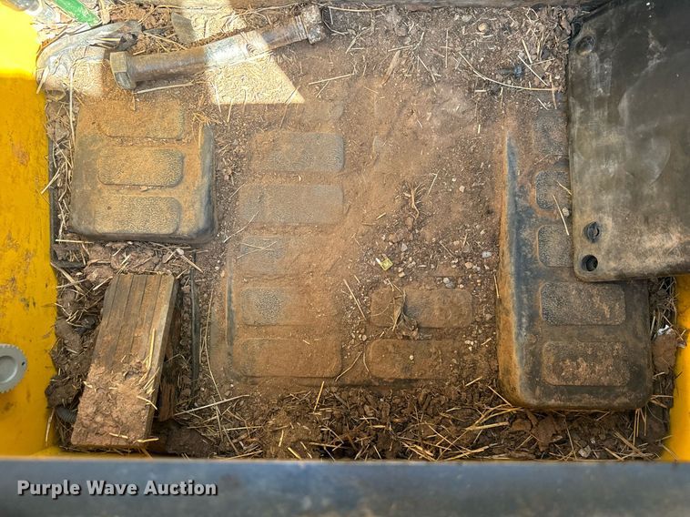 image for item IE9146 2017 New Holland C232 tracked skid steer loader