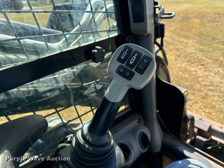 image for item IE9146 2017 New Holland C232 tracked skid steer loader