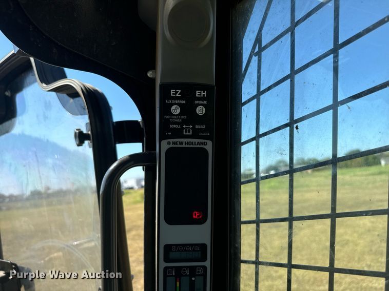 image for item IE9146 2017 New Holland C232 tracked skid steer loader