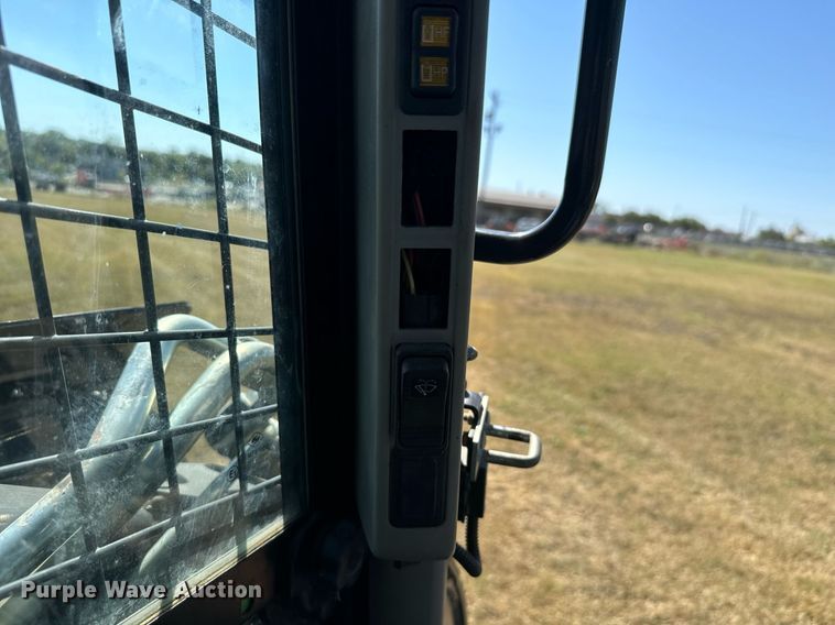 image for item IE9146 2017 New Holland C232 tracked skid steer loader