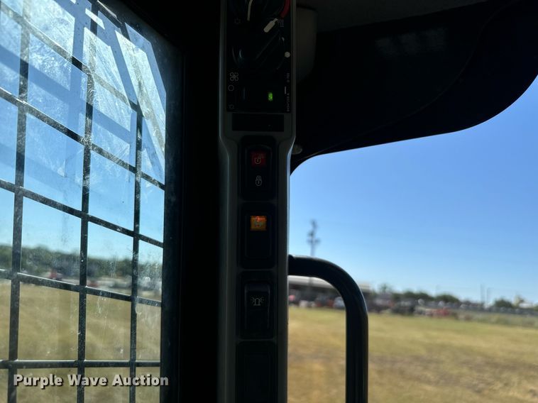 image for item IE9146 2017 New Holland C232 tracked skid steer loader