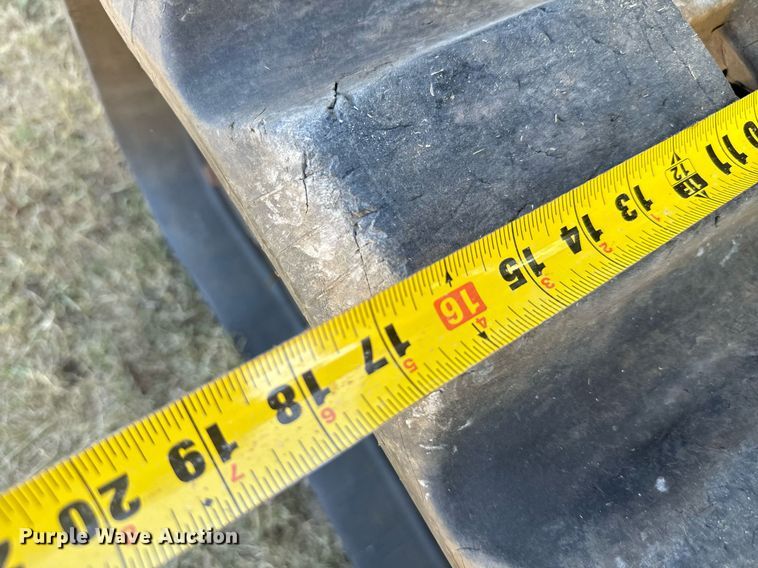 image for item IE9146 2017 New Holland C232 tracked skid steer loader