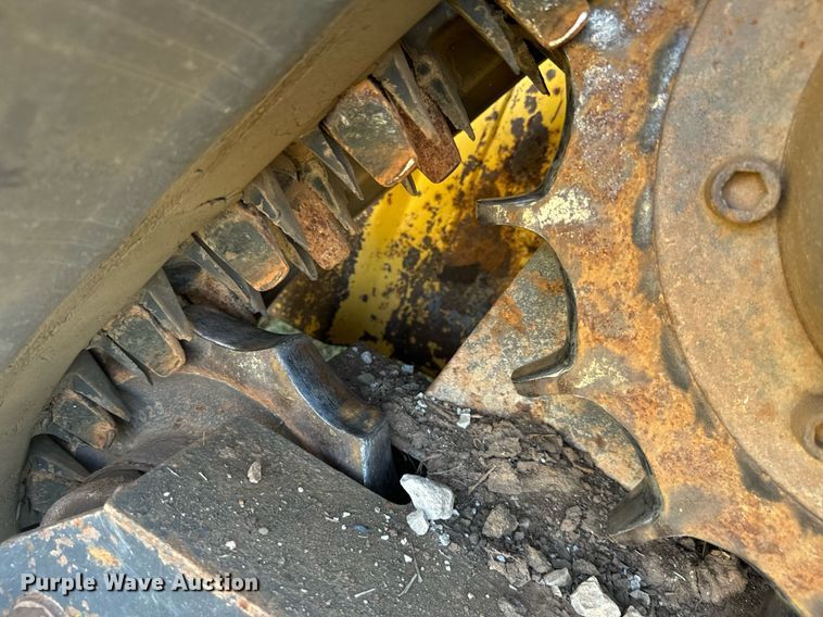 image for item IE9146 2017 New Holland C232 tracked skid steer loader