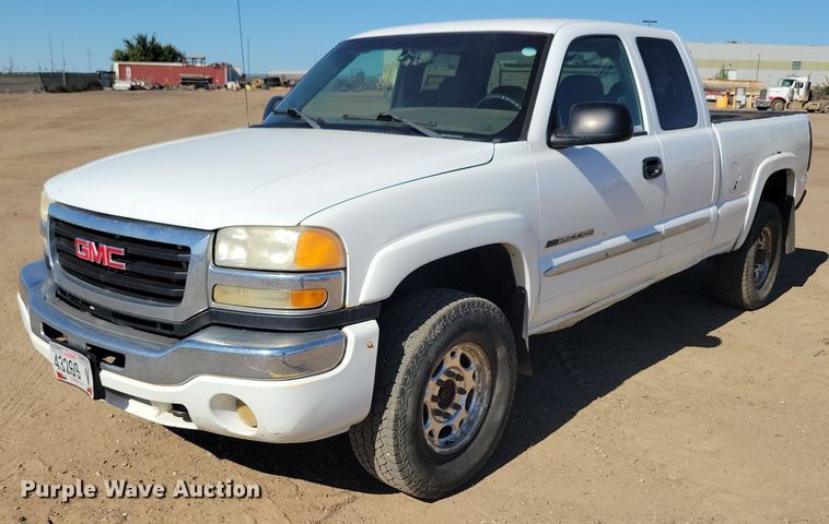 image for item JO9385 2005 GMC Sierra 2500HD Ext. Cab pickup truck