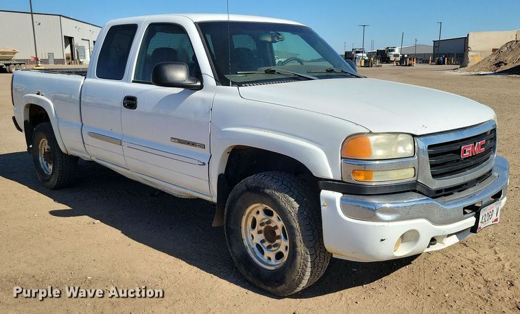 image for item JO9385 2005 GMC Sierra 2500HD Ext. Cab pickup truck